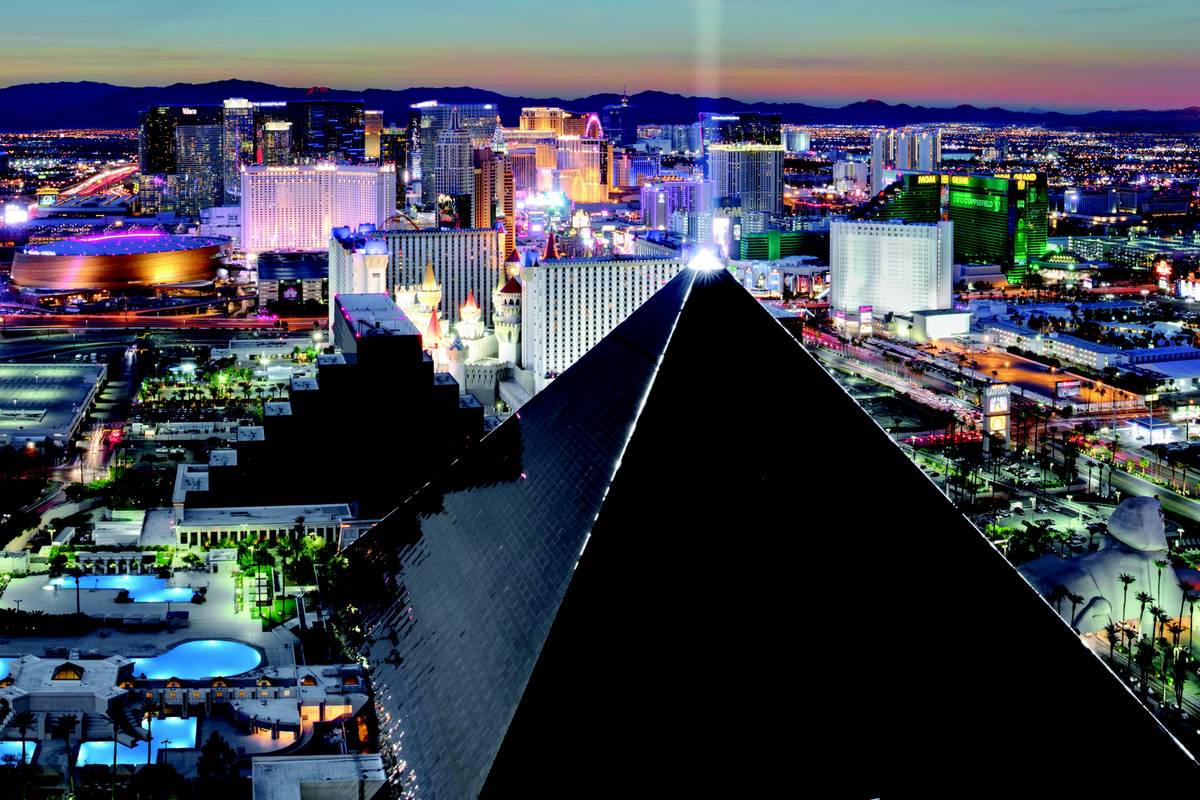 Luxor Las Vegas: Military Offer 25% Off From $32/Night